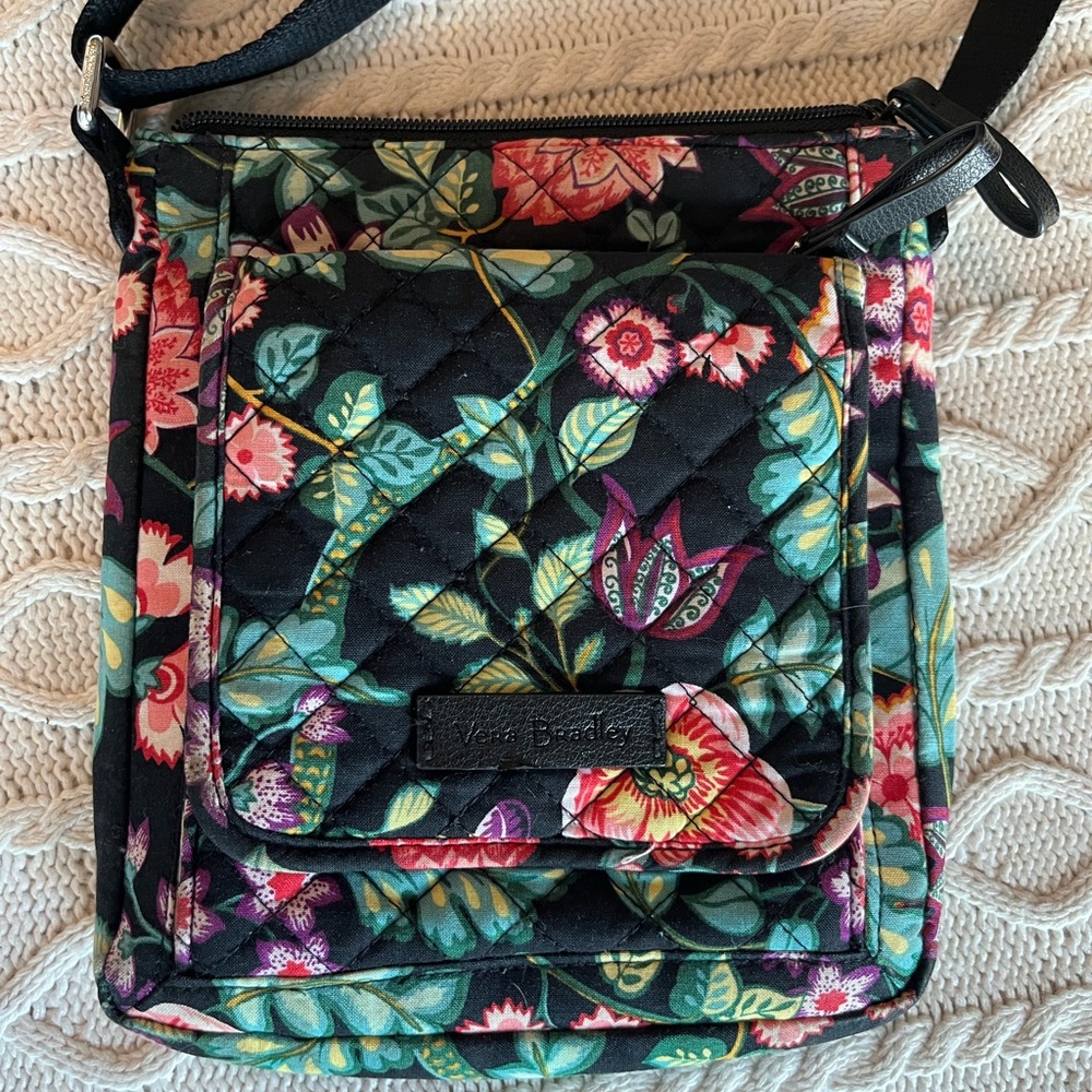 Vera Bradley Small Crossbody Floral credit card compartments - Picture 16 of 16